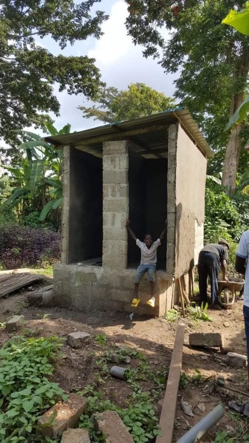 Construction de toilette sèche dans un village de KPALIME par l'association EAD-TOGO.  Projet financé par ASBL BPTG