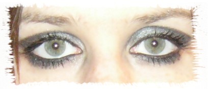 Maquillage smokey eye yeux ouverts