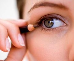 crayon contour des yeux