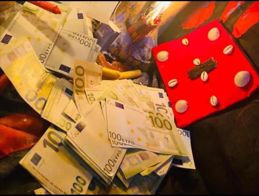  PORTEFEUILLE MAGIQUE EN EURO MARABOUT .