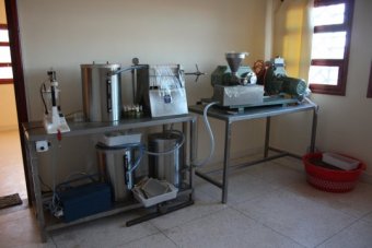 MACHINE HUILE DE PEPINS DE FIGUES